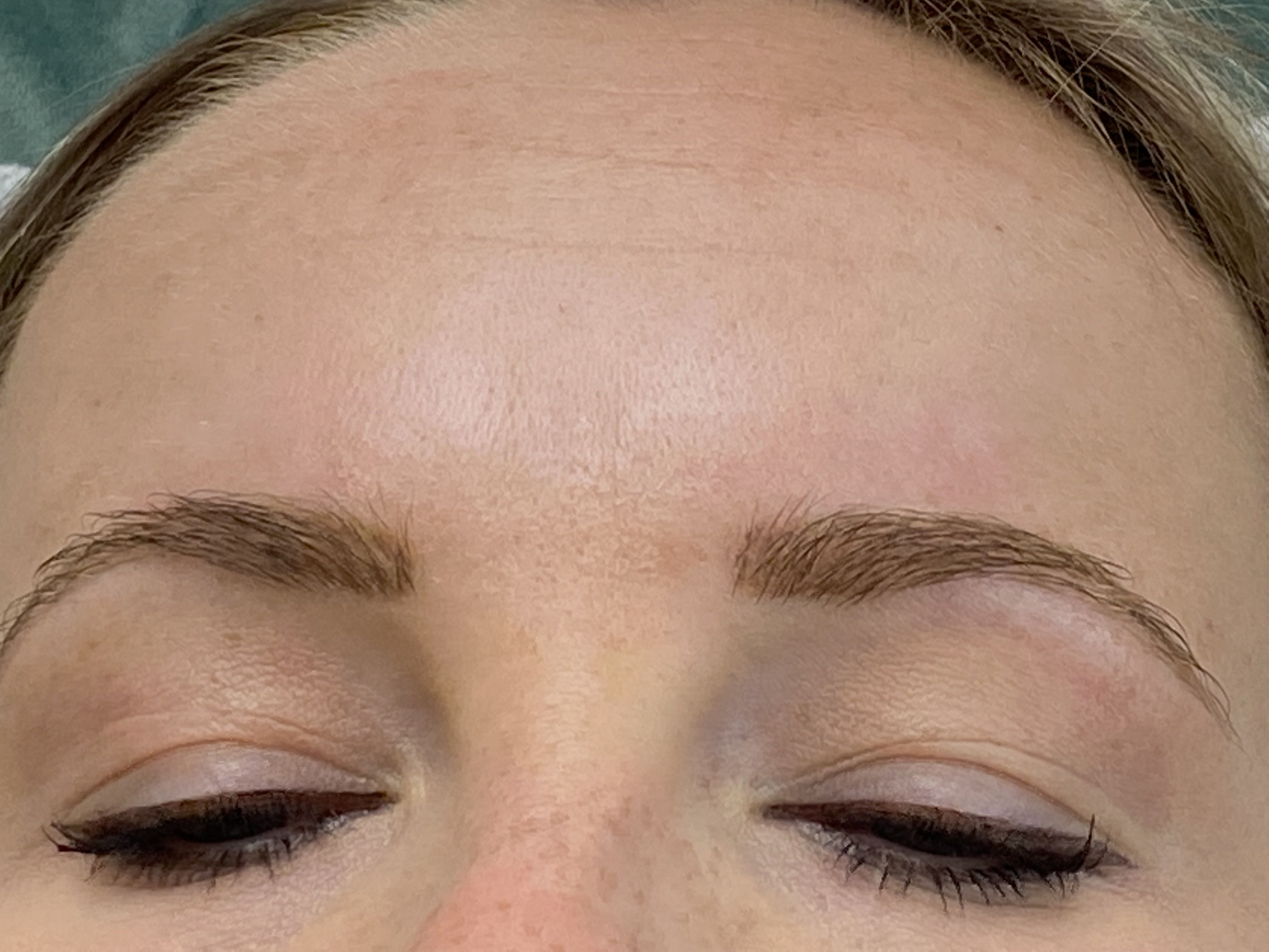 Permanent Makeup der Augenbrauen - vorher